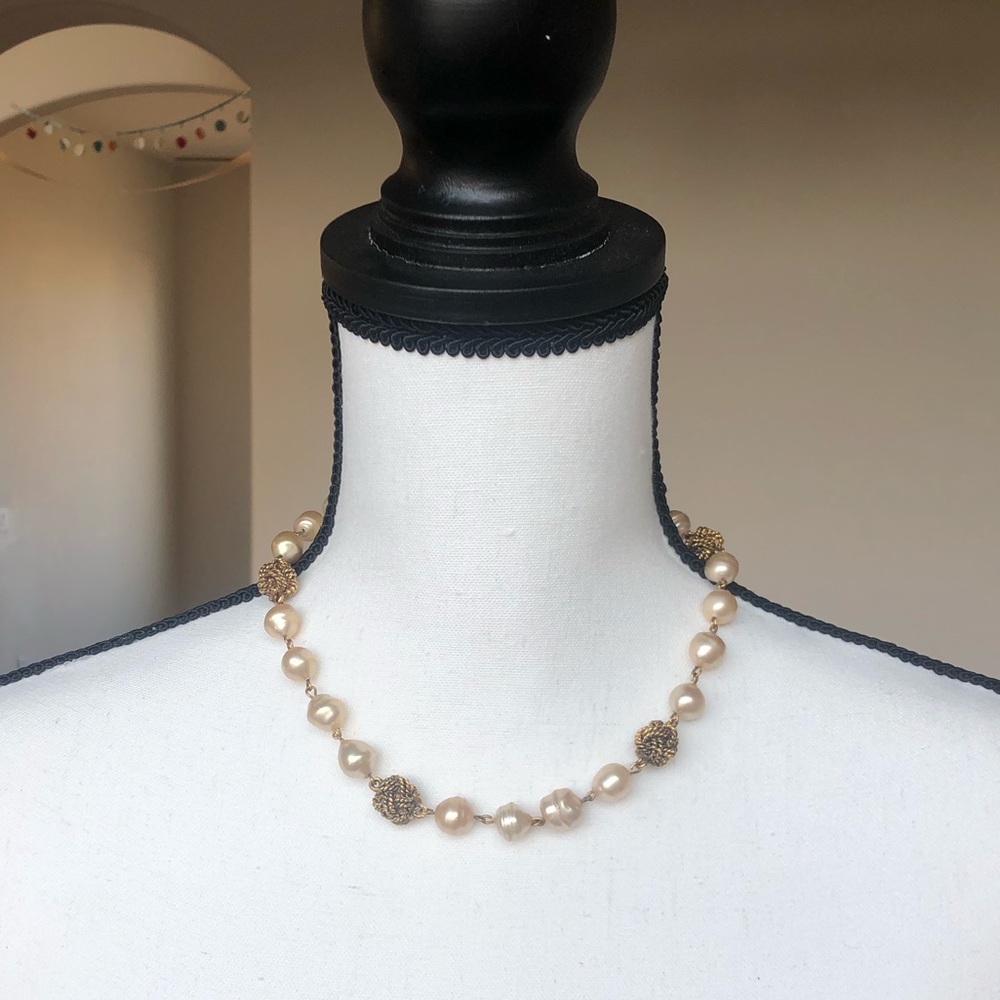 Authentic Chanel pearl and knots short necklace